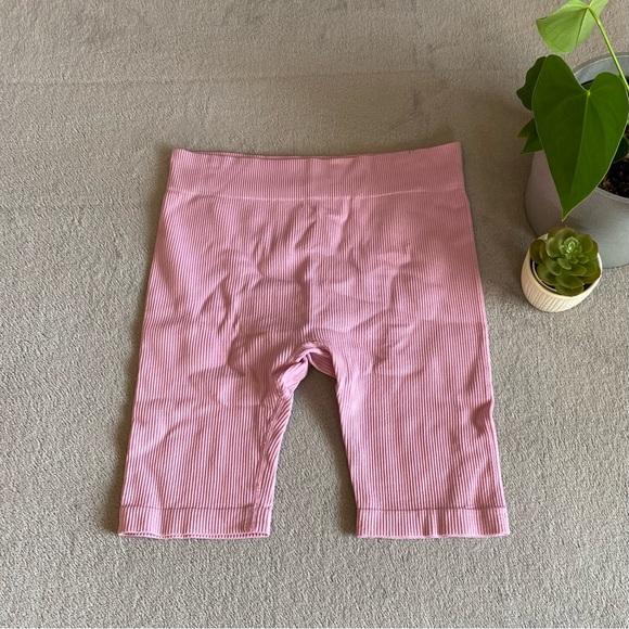 Ardene basic size small light pink seamless ribbed biker shorts - Picture 1 of 3